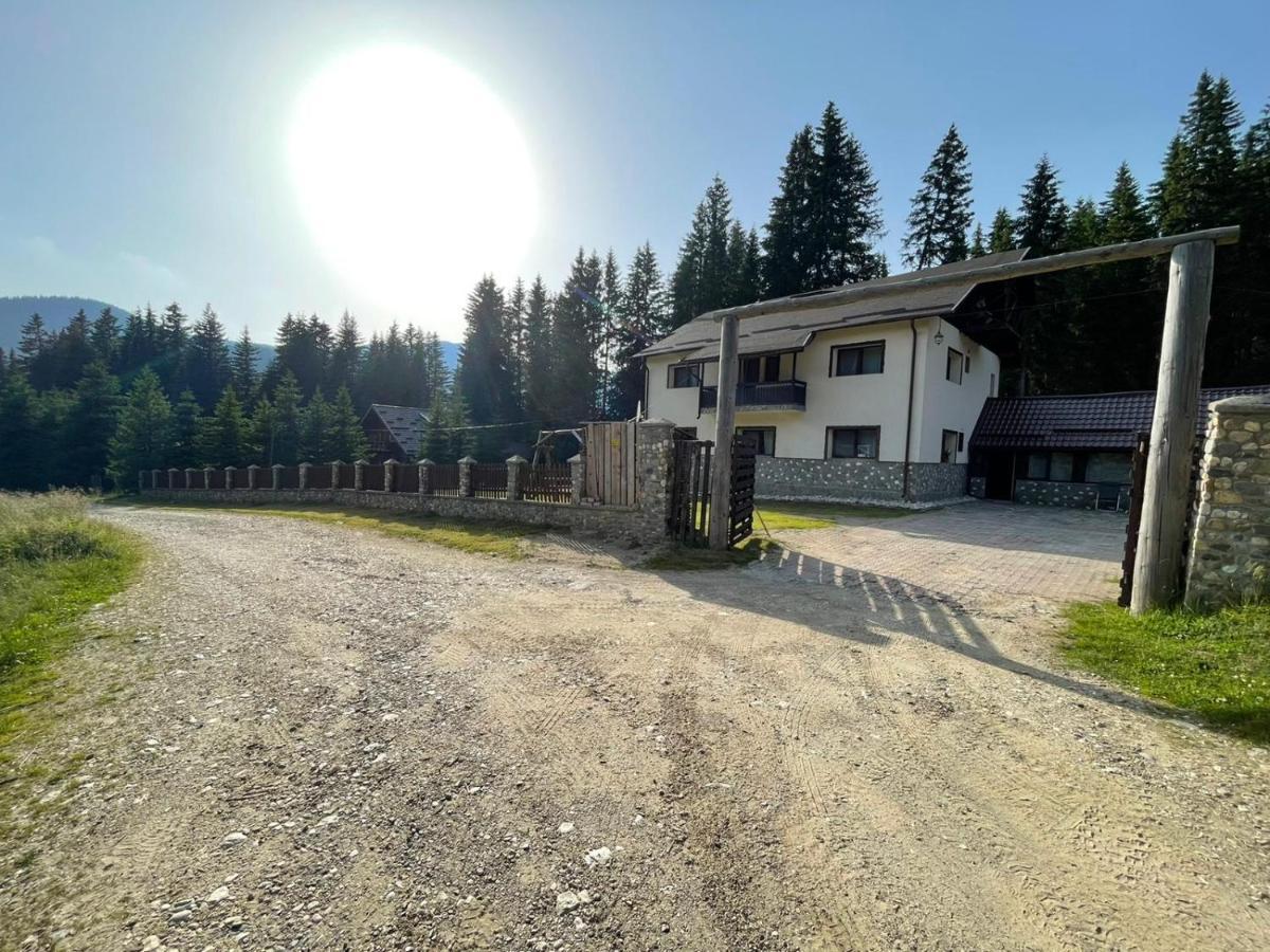 Villa Mounthoff Retreat Moroeni Esterno foto