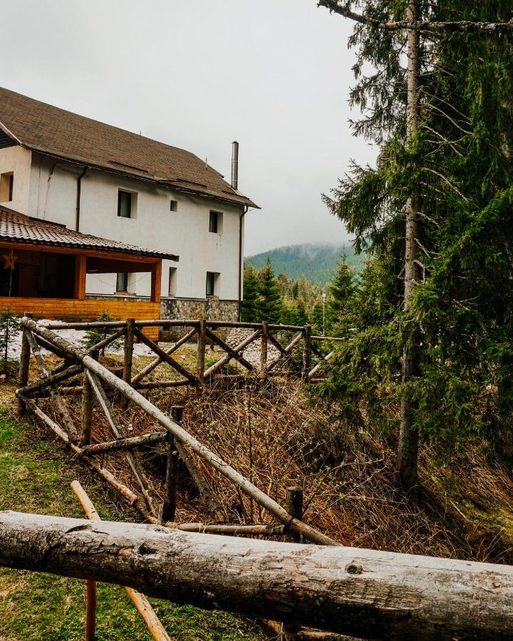 Villa Mounthoff Retreat Moroeni Esterno foto
